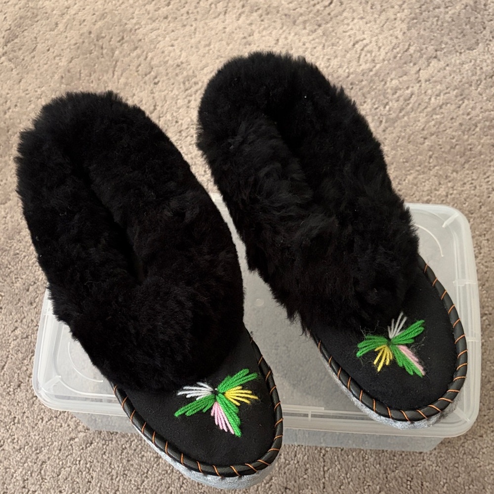 Handmade genuine leather Cozy Black Embroidered Women's Shoes/ slippers size 8.5